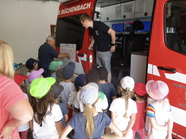 Besuch bei der Feuerwehr in Büchenbach